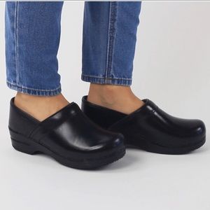 Sanita Clogs *NWOB* 😍🤩